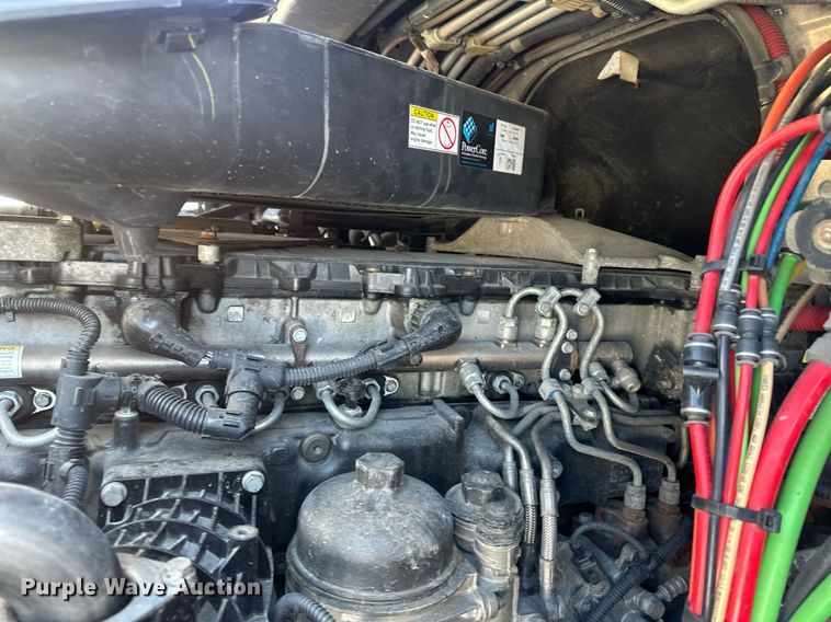 image for item DN0984 2015 Freightliner  Cascadia semi truck