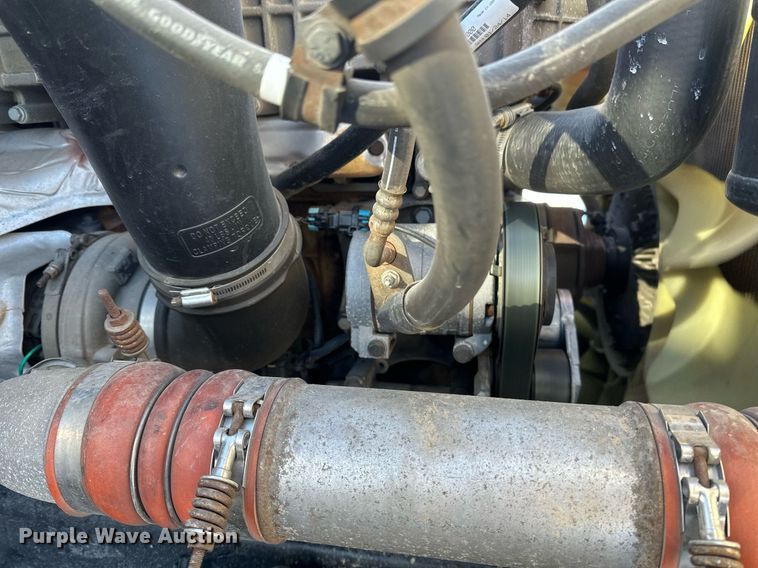 image for item DN0984 2015 Freightliner  Cascadia semi truck