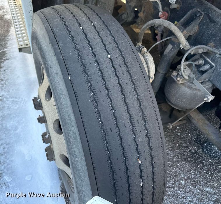 image for item DN0984 2015 Freightliner  Cascadia semi truck