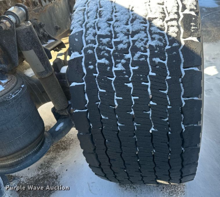 image for item DN0984 2015 Freightliner  Cascadia semi truck