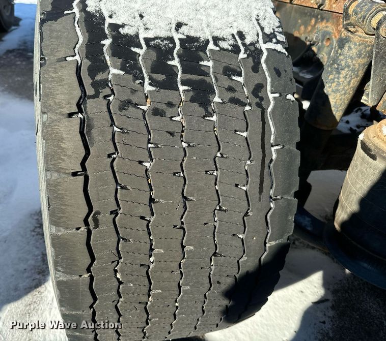 image for item DN0984 2015 Freightliner  Cascadia semi truck