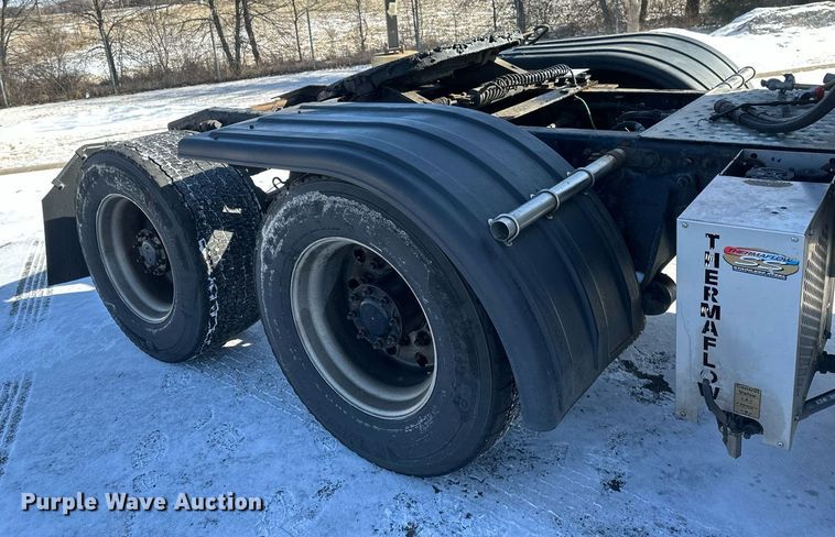 image for item DN0985 2017 Freightliner  Cascadia semi truck