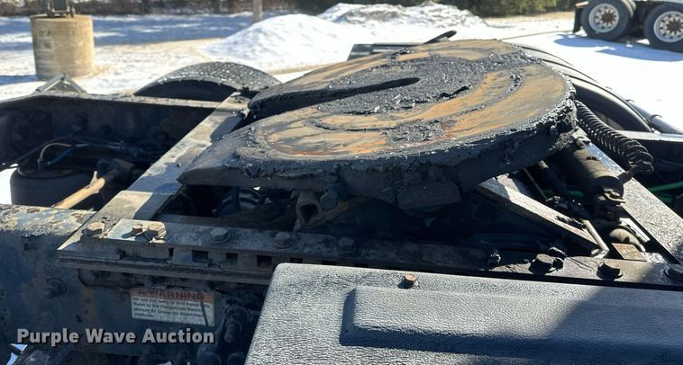 image for item DN0985 2017 Freightliner  Cascadia semi truck