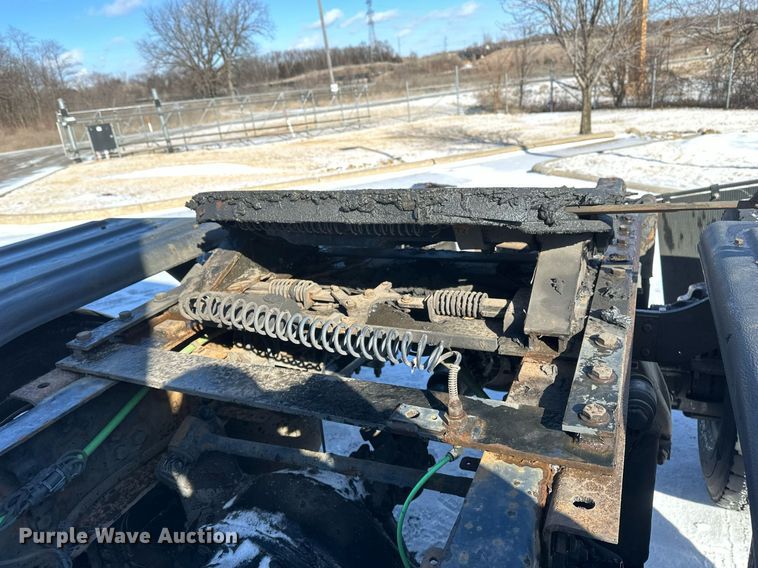 image for item DN0985 2017 Freightliner  Cascadia semi truck