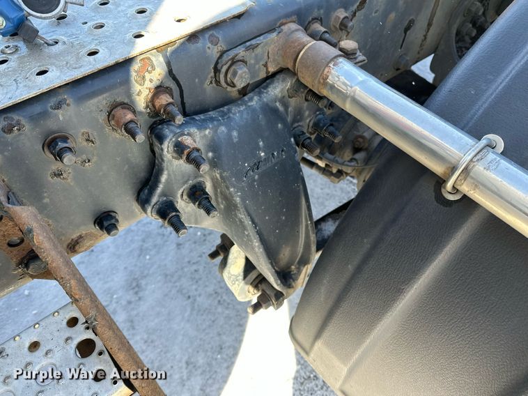 image for item DN0985 2017 Freightliner  Cascadia semi truck