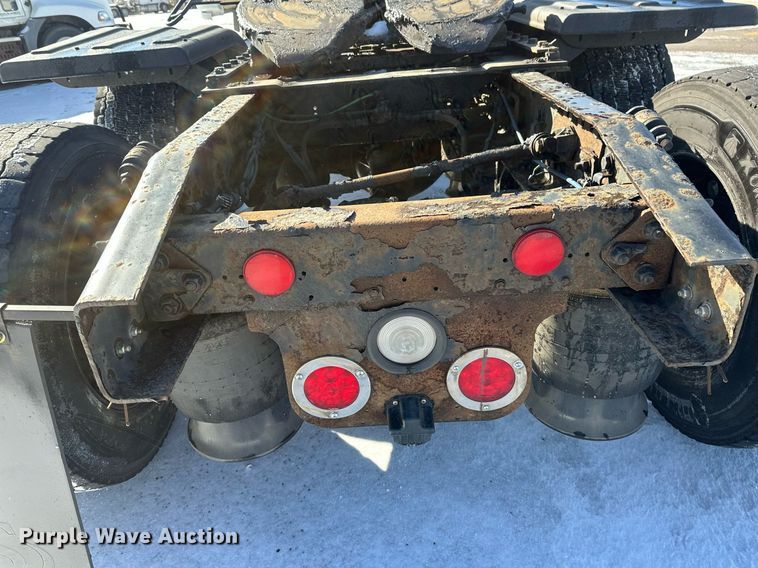 image for item DN0985 2017 Freightliner  Cascadia semi truck