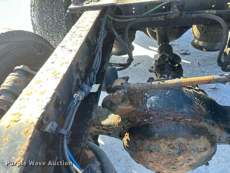 image for item DN0985 2017 Freightliner  Cascadia semi truck