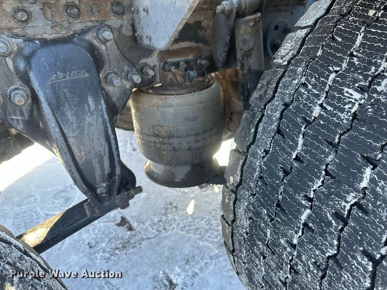 image for item DN0985 2017 Freightliner  Cascadia semi truck