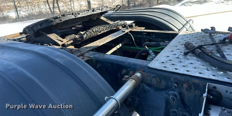 image for item DN0985 2017 Freightliner  Cascadia semi truck