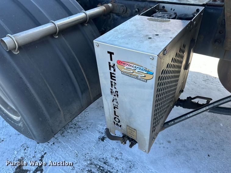 image for item DN0985 2017 Freightliner  Cascadia semi truck