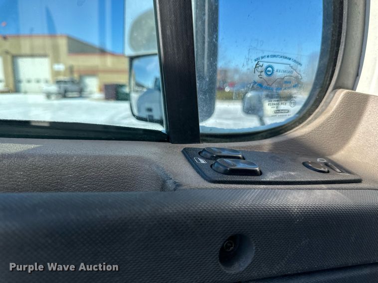 image for item DN0985 2017 Freightliner  Cascadia semi truck