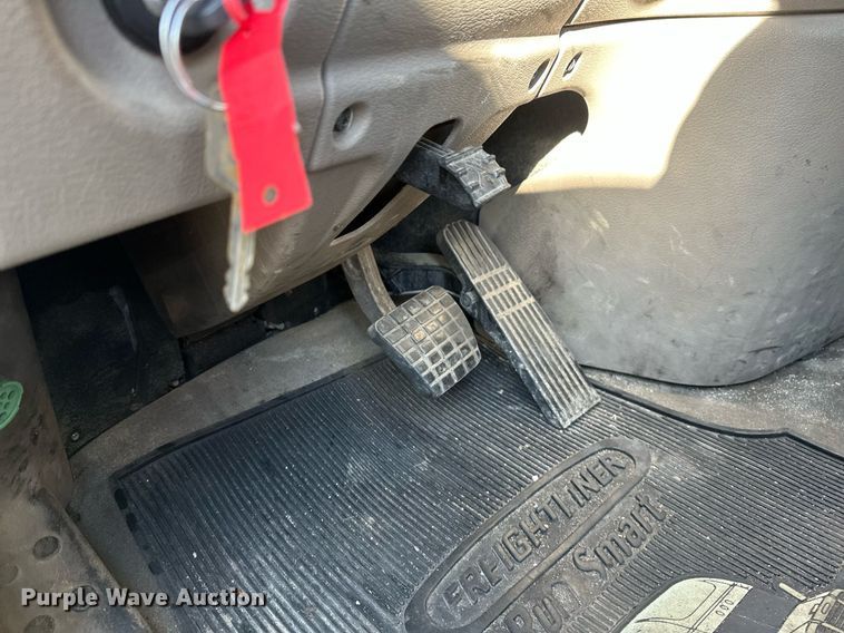 image for item DN0985 2017 Freightliner  Cascadia semi truck