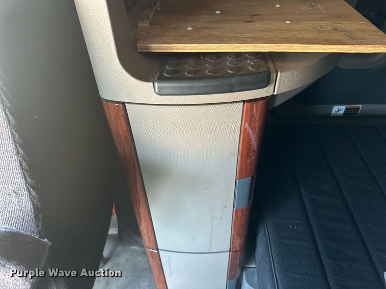 image for item DN0985 2017 Freightliner  Cascadia semi truck