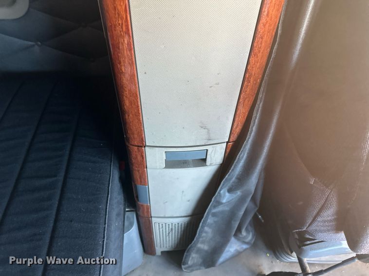 image for item DN0985 2017 Freightliner  Cascadia semi truck