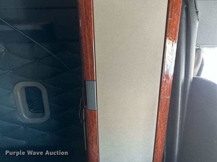 image for item DN0985 2017 Freightliner  Cascadia semi truck