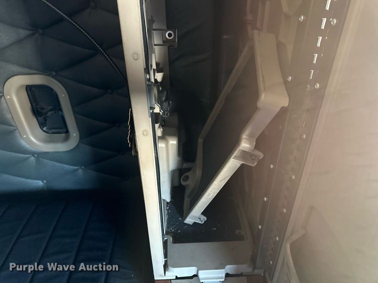 image for item DN0985 2017 Freightliner  Cascadia semi truck