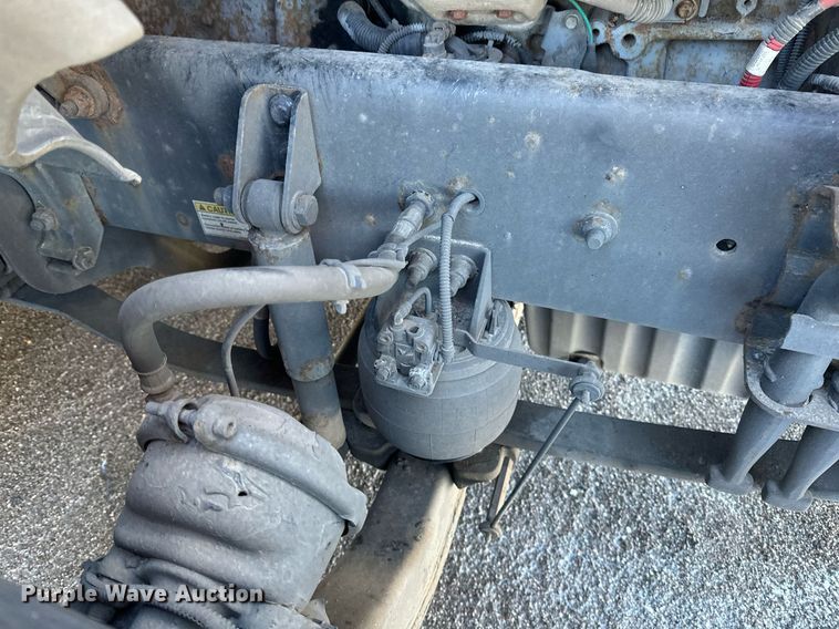 image for item DN0985 2017 Freightliner  Cascadia semi truck