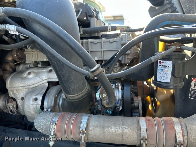 image for item DN0985 2017 Freightliner  Cascadia semi truck