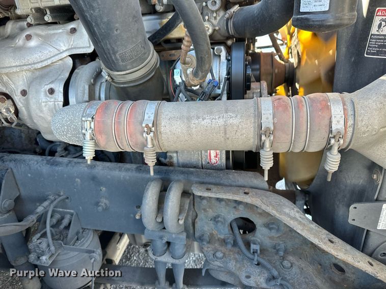 image for item DN0985 2017 Freightliner  Cascadia semi truck