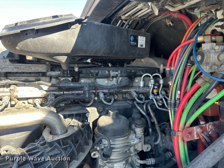 image for item DN0985 2017 Freightliner  Cascadia semi truck