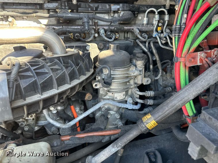 image for item DN0985 2017 Freightliner  Cascadia semi truck