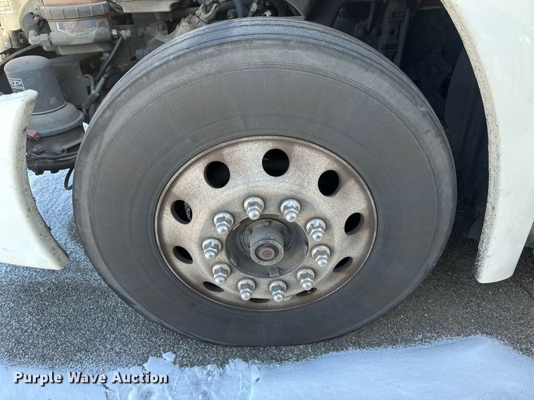 image for item DN0985 2017 Freightliner  Cascadia semi truck