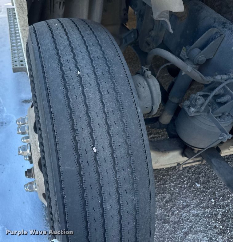 image for item DN0985 2017 Freightliner  Cascadia semi truck