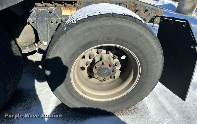 image for item DN0985 2017 Freightliner  Cascadia semi truck