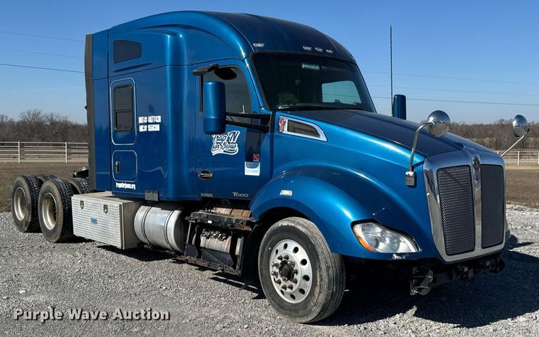 image for item DO0274 2017 Kenworth T680 semi truck