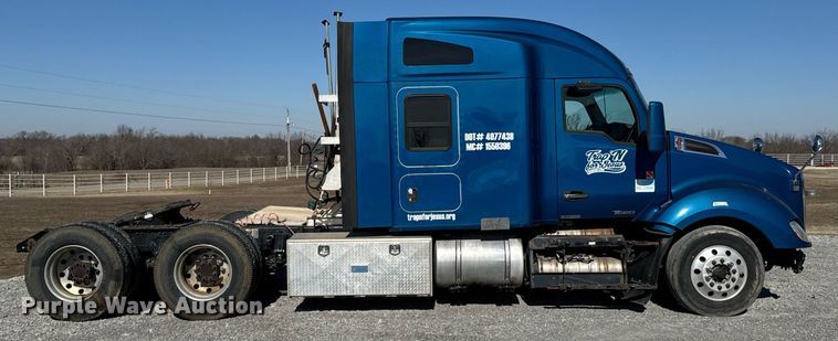 image for item DO0274 2017 Kenworth T680 semi truck