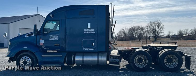image for item DO0274 2017 Kenworth T680 semi truck