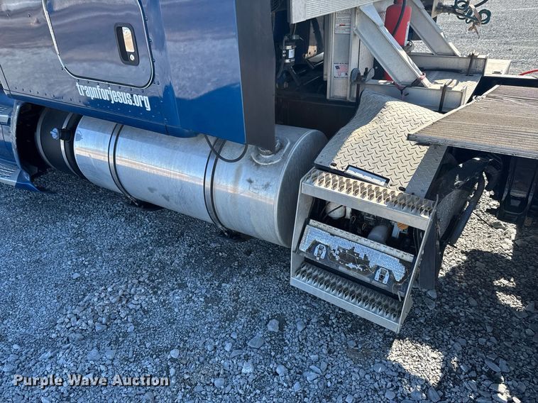 image for item DO0274 2017 Kenworth T680 semi truck