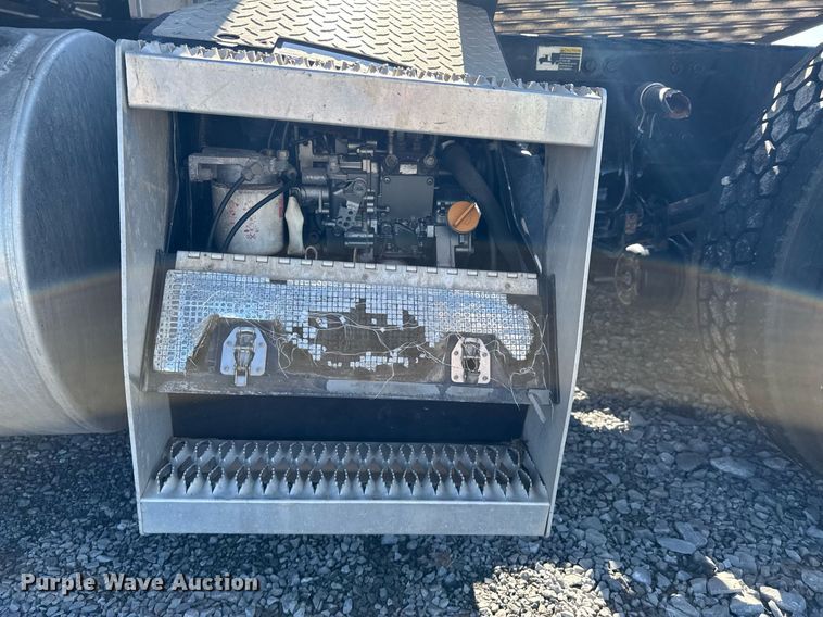 image for item DO0274 2017 Kenworth T680 semi truck