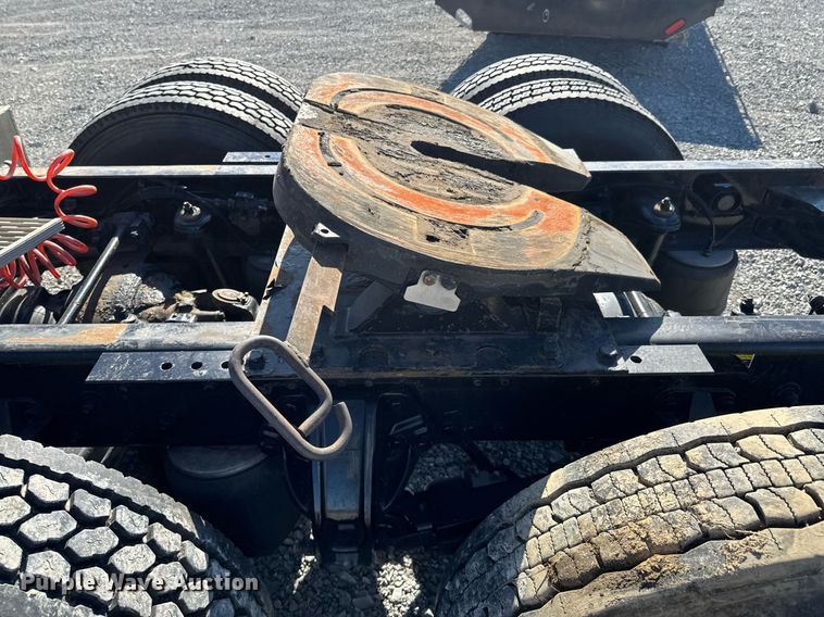 image for item DO0274 2017 Kenworth T680 semi truck