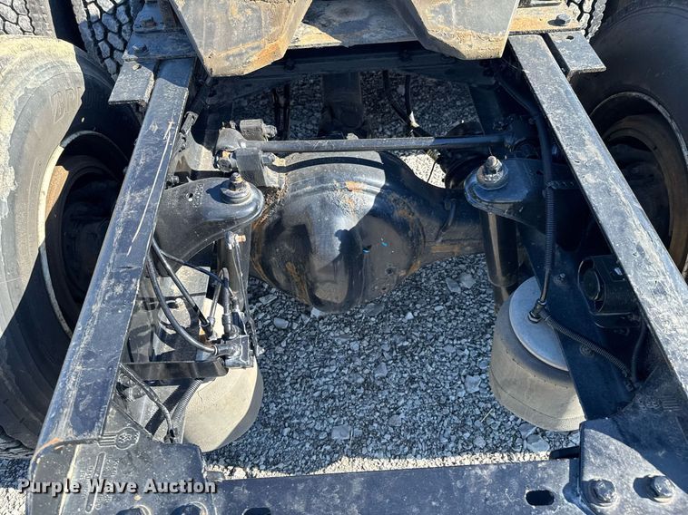 image for item DO0274 2017 Kenworth T680 semi truck