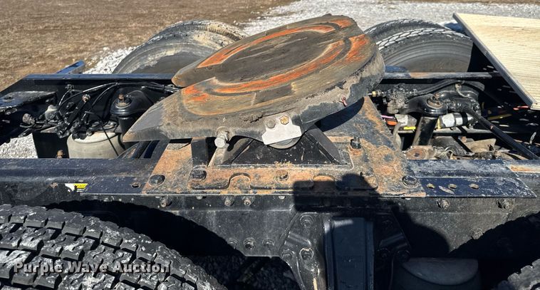 image for item DO0274 2017 Kenworth T680 semi truck