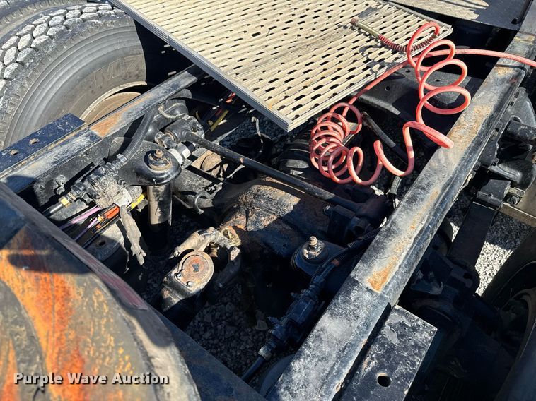 image for item DO0274 2017 Kenworth T680 semi truck