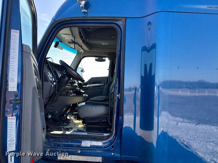 image for item DO0274 2017 Kenworth T680 semi truck