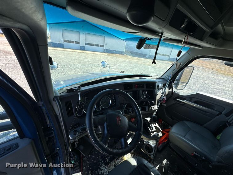 image for item DO0274 2017 Kenworth T680 semi truck