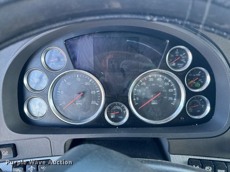 image for item DO0274 2017 Kenworth T680 semi truck