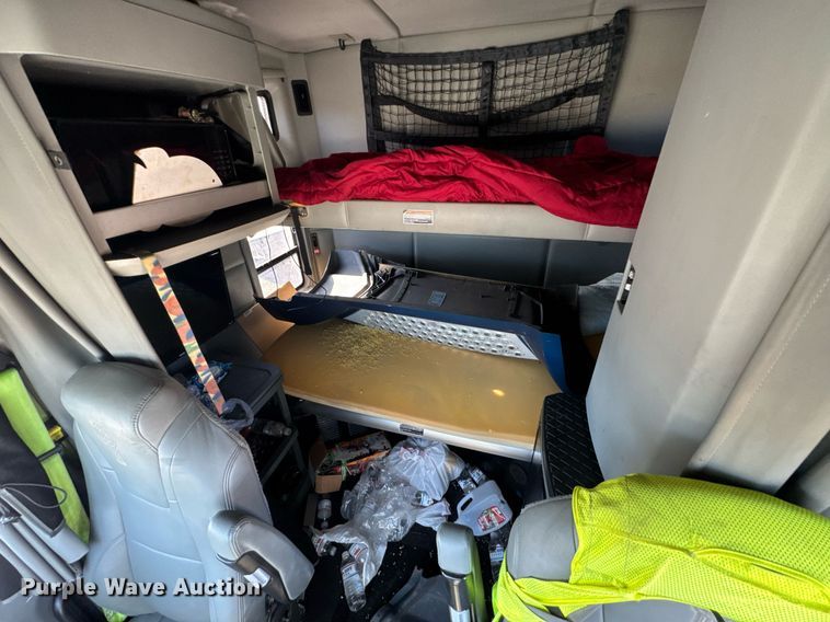 image for item DO0274 2017 Kenworth T680 semi truck