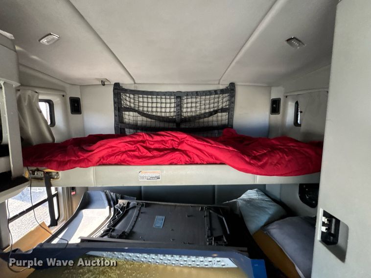 image for item DO0274 2017 Kenworth T680 semi truck