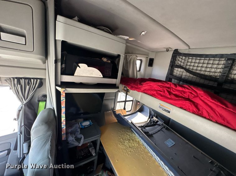 image for item DO0274 2017 Kenworth T680 semi truck