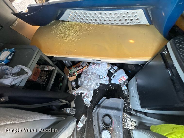 image for item DO0274 2017 Kenworth T680 semi truck