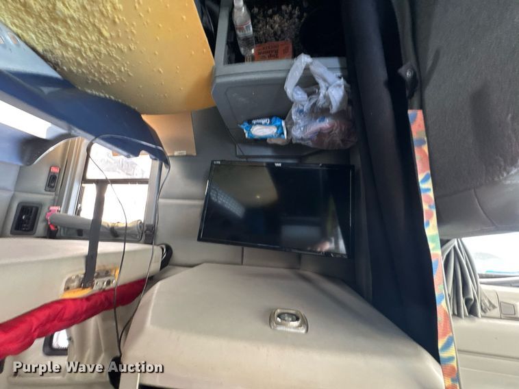 image for item DO0274 2017 Kenworth T680 semi truck