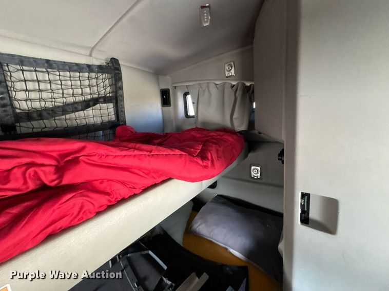 image for item DO0274 2017 Kenworth T680 semi truck