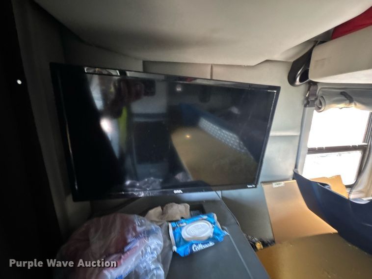 image for item DO0274 2017 Kenworth T680 semi truck