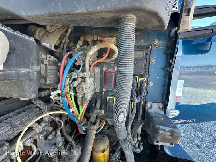 image for item DO0274 2017 Kenworth T680 semi truck