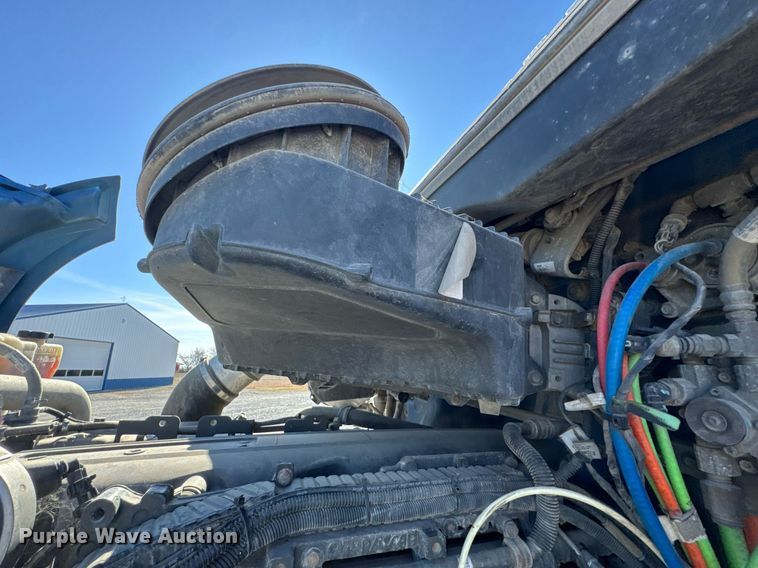 image for item DO0274 2017 Kenworth T680 semi truck