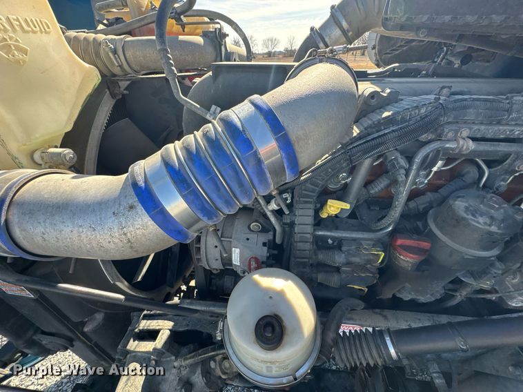 image for item DO0274 2017 Kenworth T680 semi truck